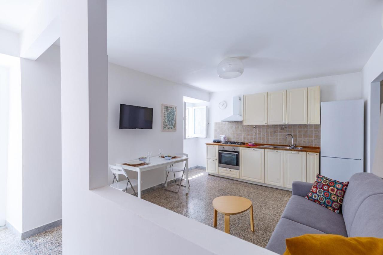 Apartment Romantic Place With Pines, Cats, Stunning View And Parking *