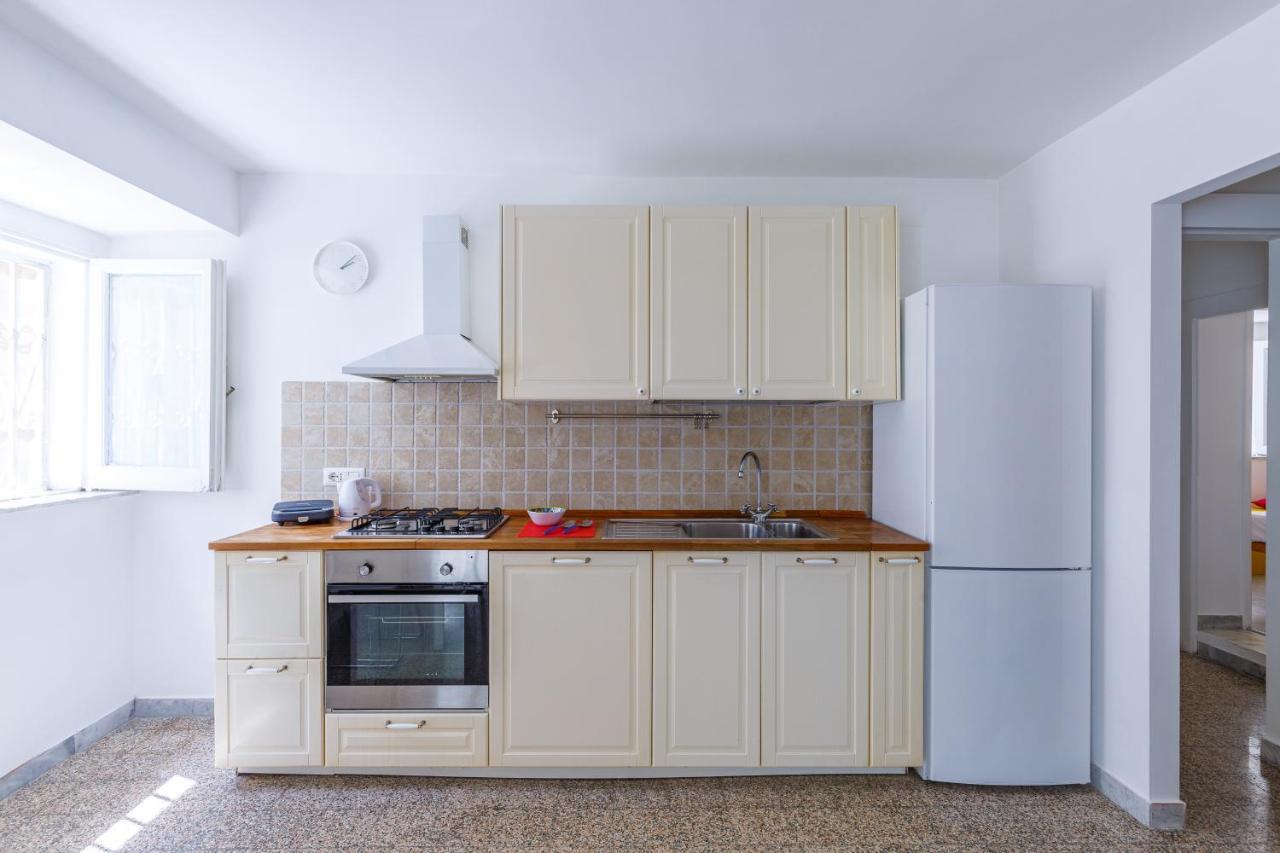 Romantic Place With Pines, Cats, Stunning View And Parking Naples