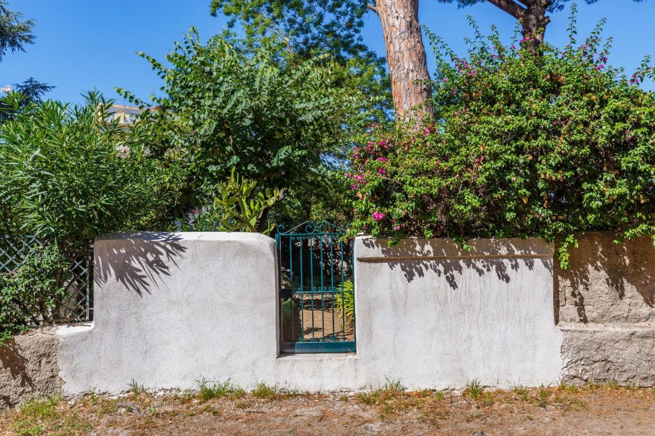 Romantic Place With Pines, Cats, Stunning View And Parking Naples