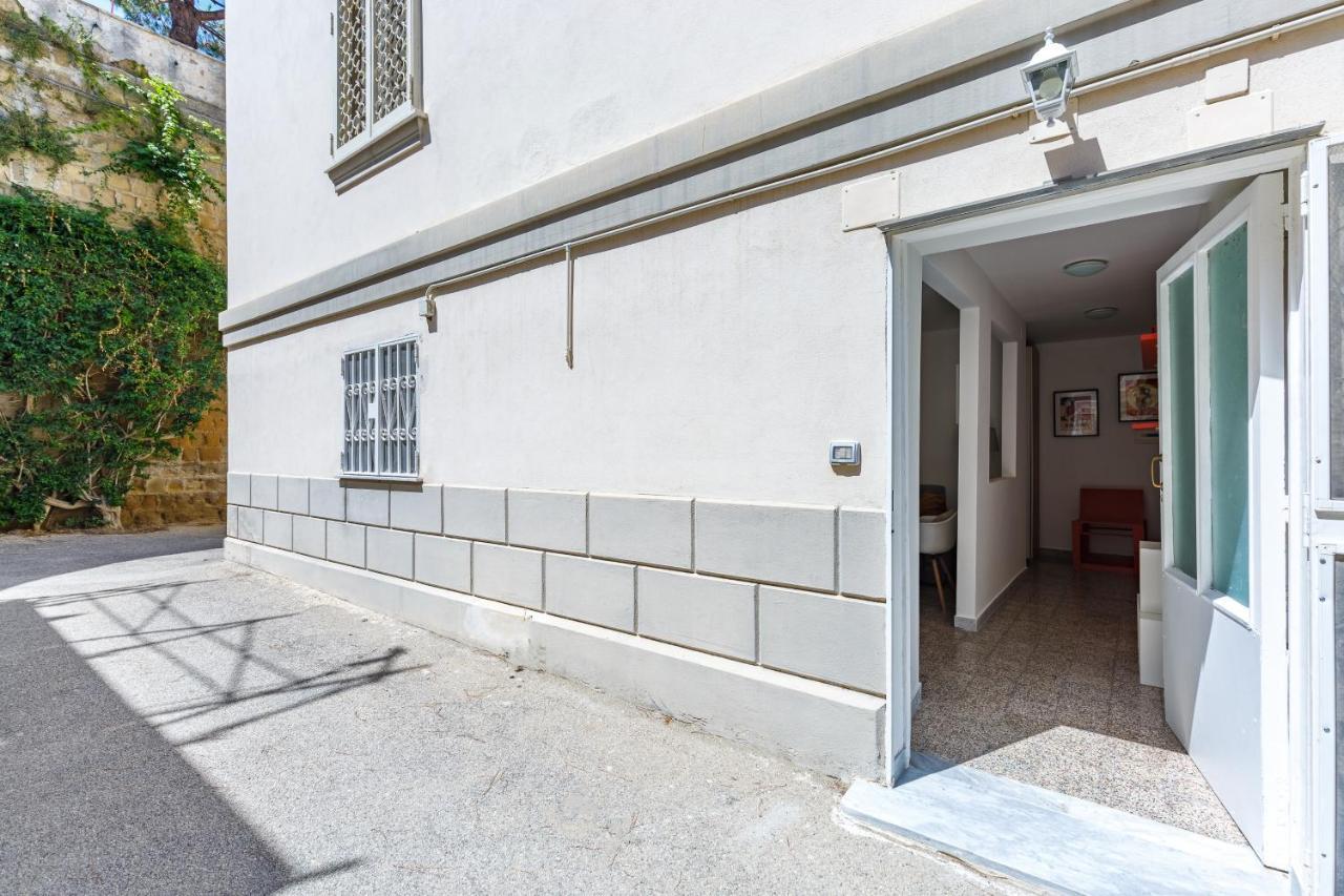 Apartment Romantic Place With Pines, Cats, Stunning View And Parking *