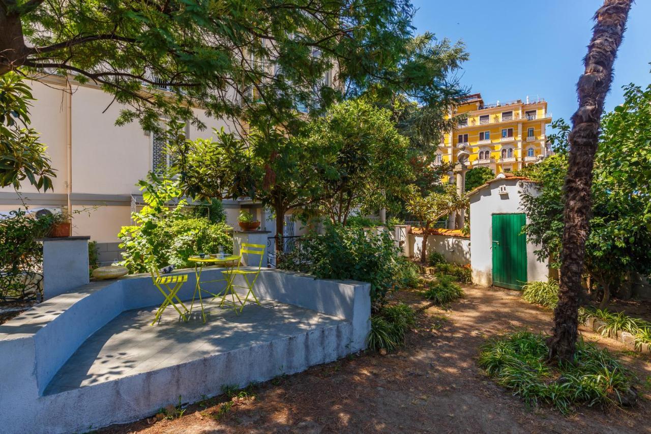 Apartment Romantic Place With Pines, Cats, Stunning View And Parking