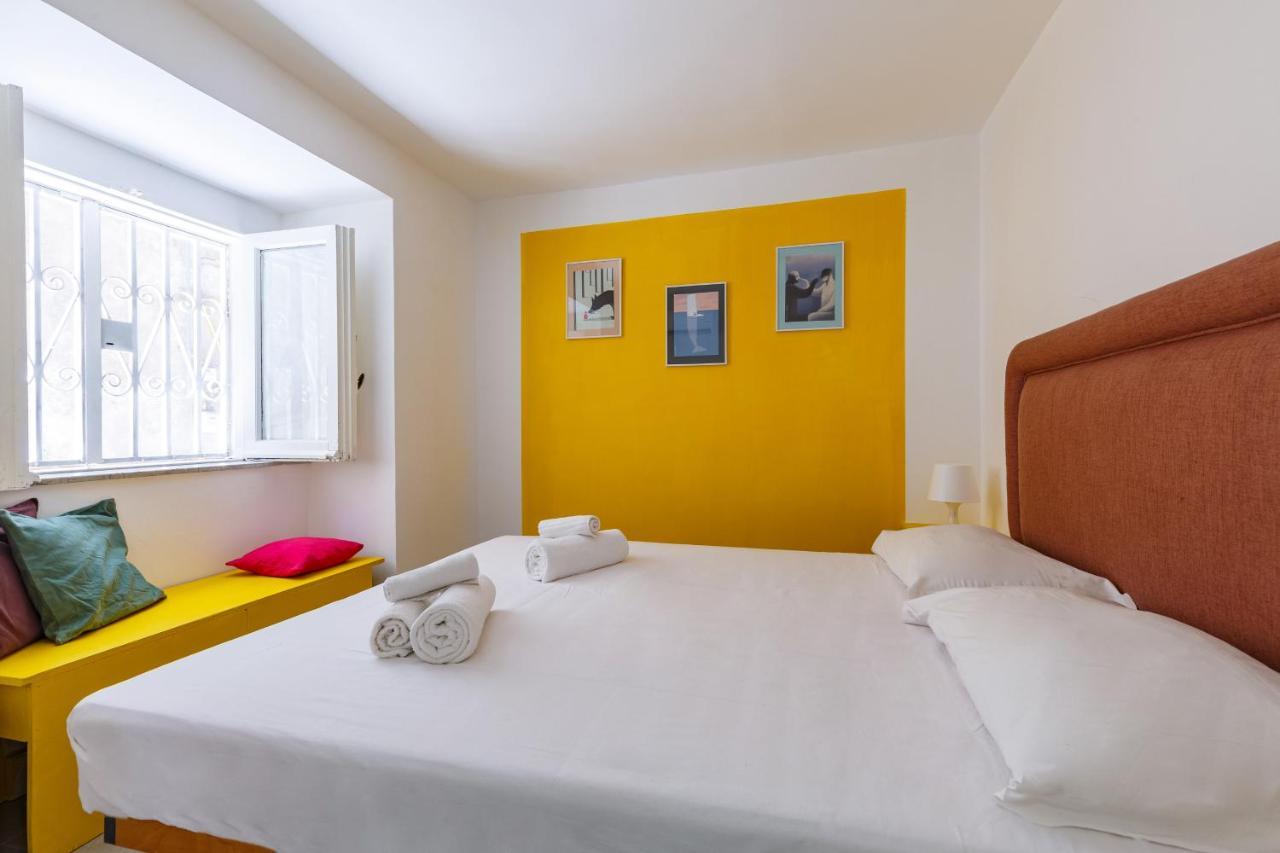 Apartment Romantic Place With Pines, Cats, Stunning View And Parking Naples