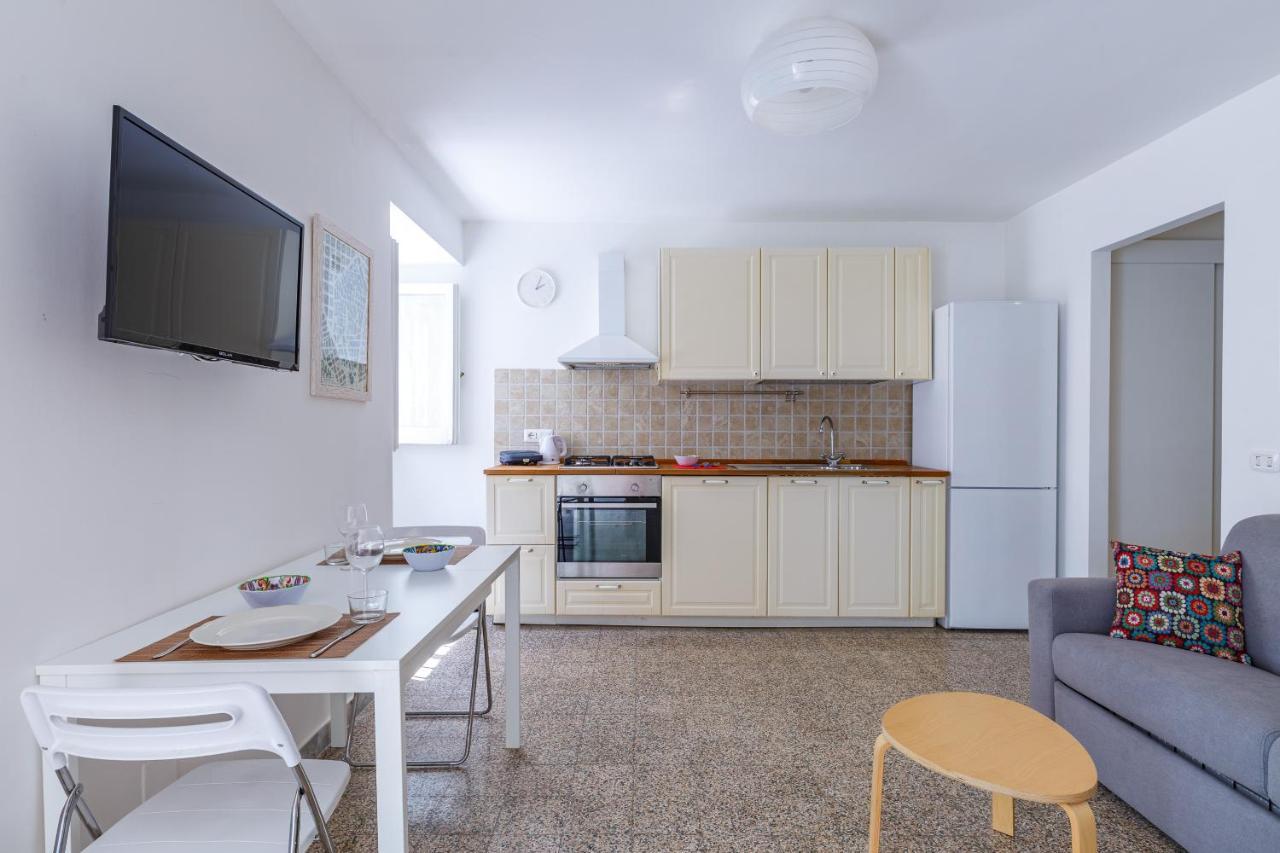 Romantic Place With Pines, Cats, Stunning View And Parking Naples