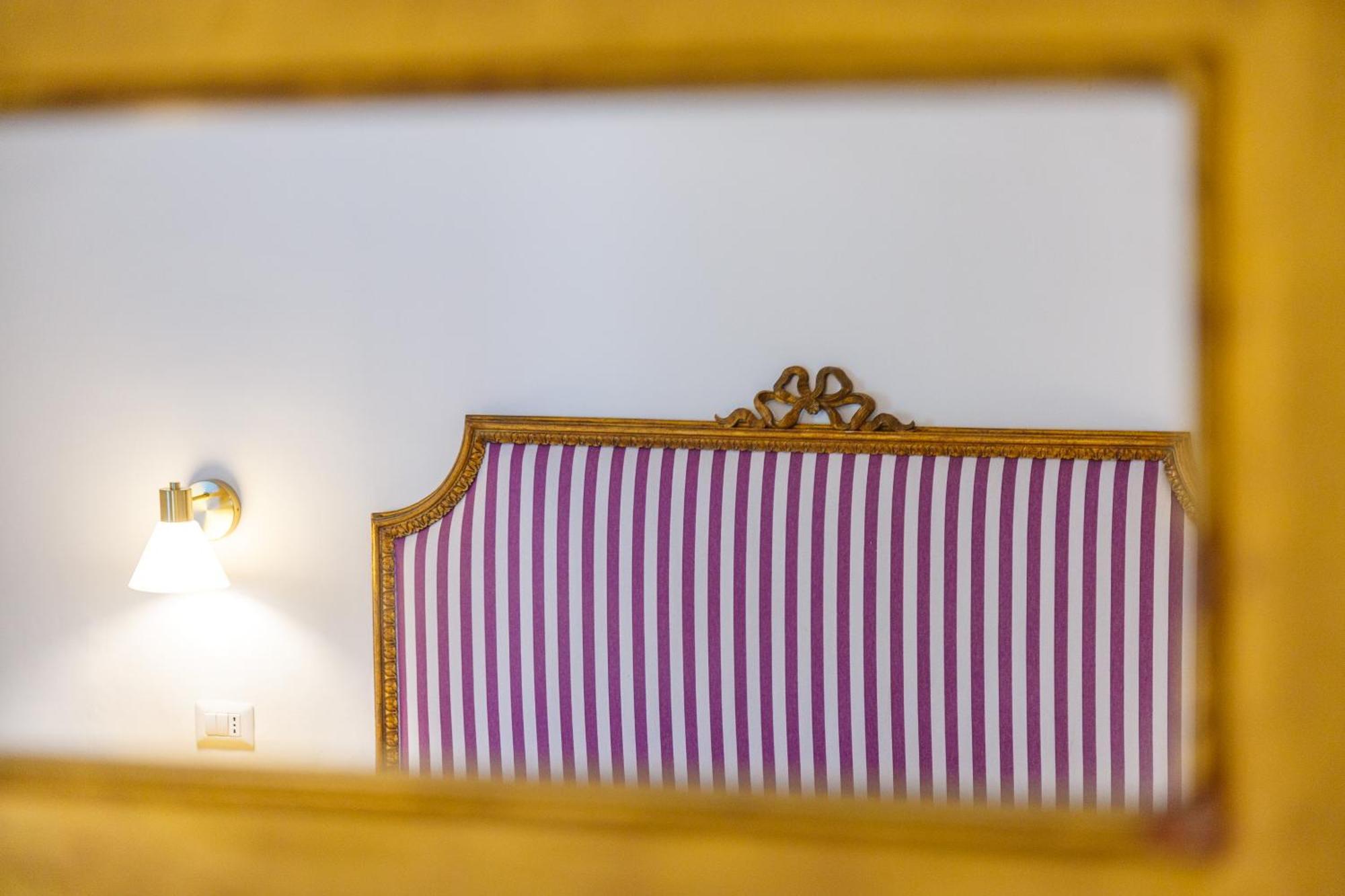 Apartment Romantic Place With Pines, Cats, Stunning View And Parking Naples