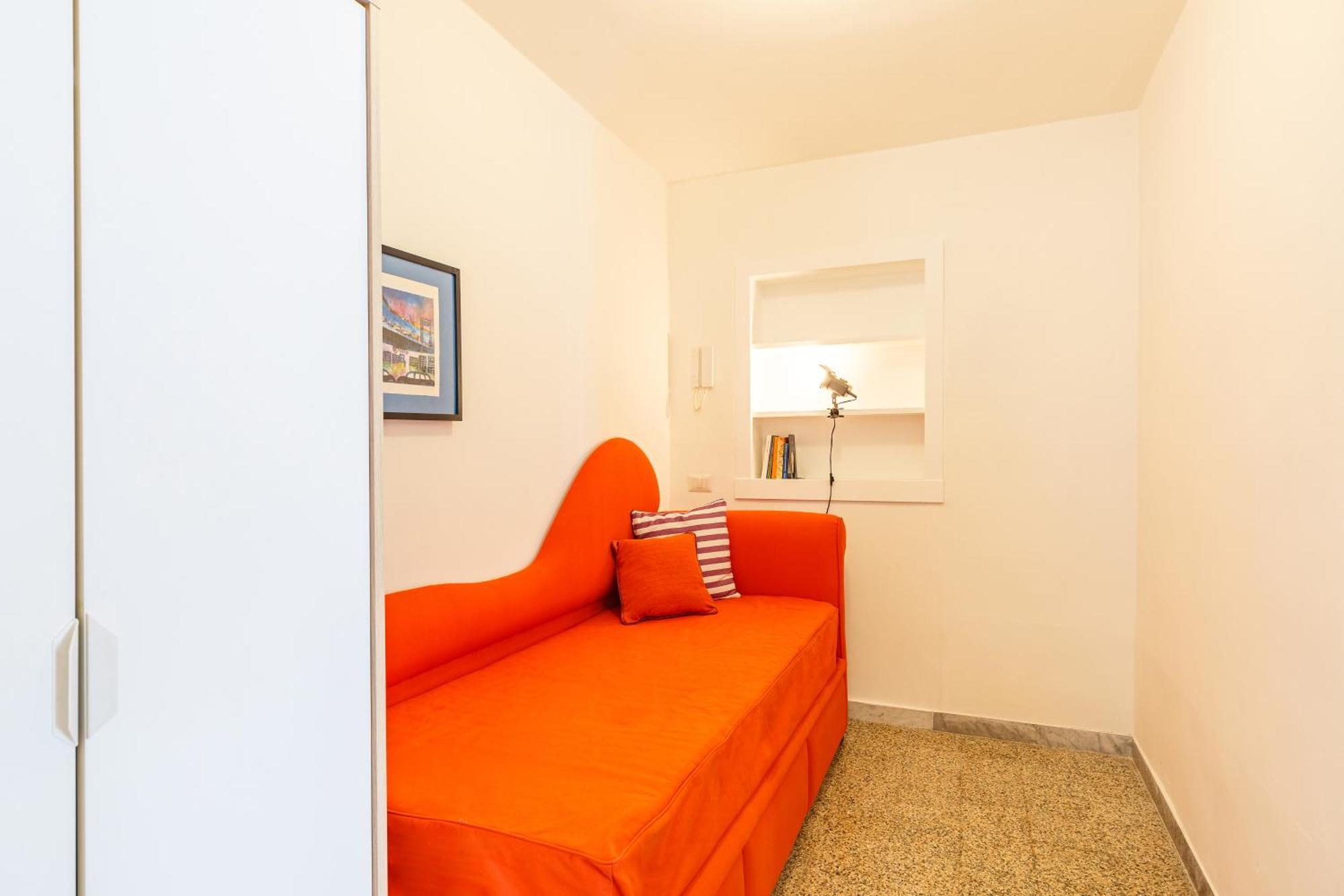 Apartment Romantic Place With Pines, Cats, Stunning View And Parking