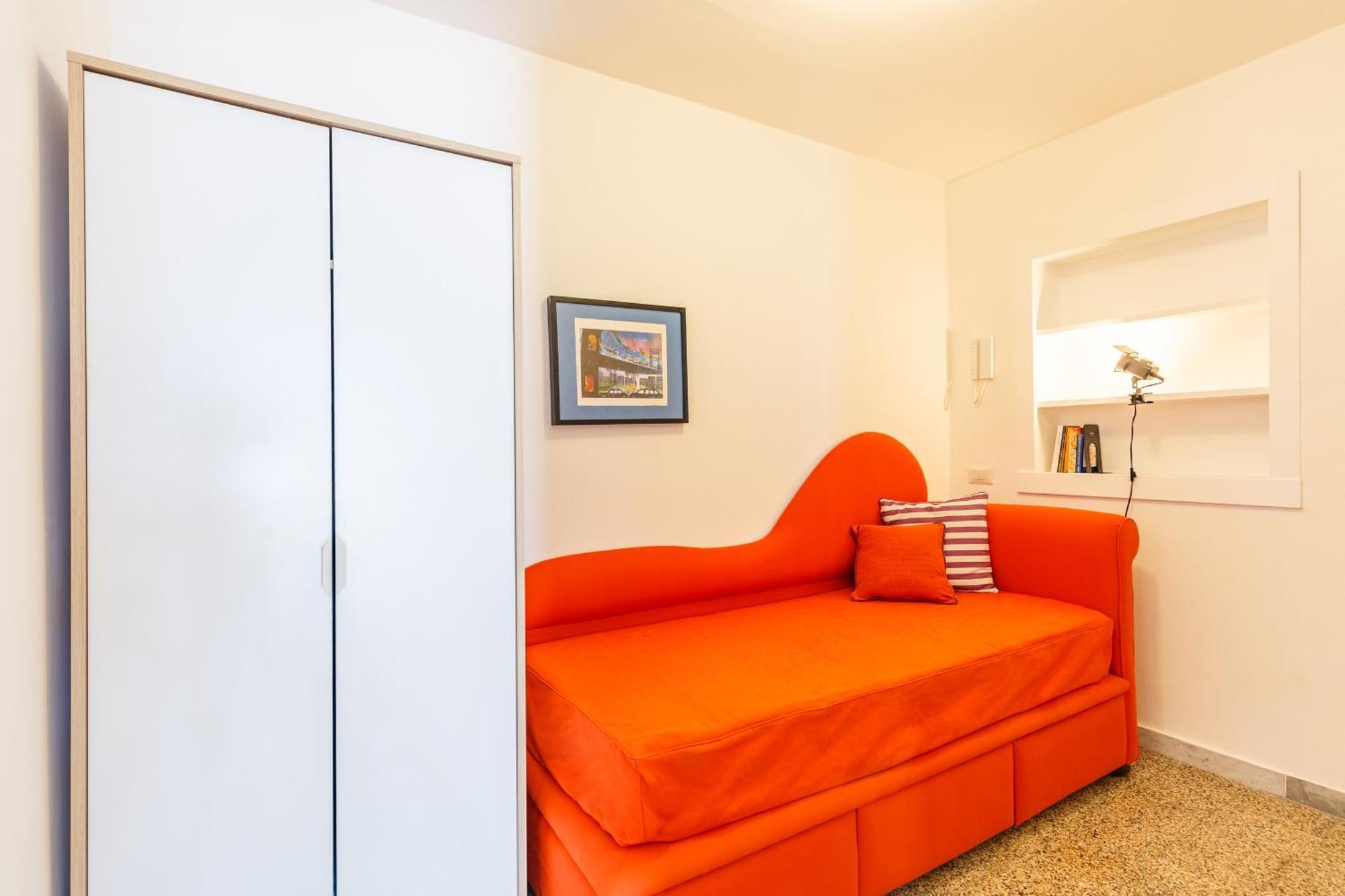 Romantic Place With Pines, Cats, Stunning View And Parking Naples