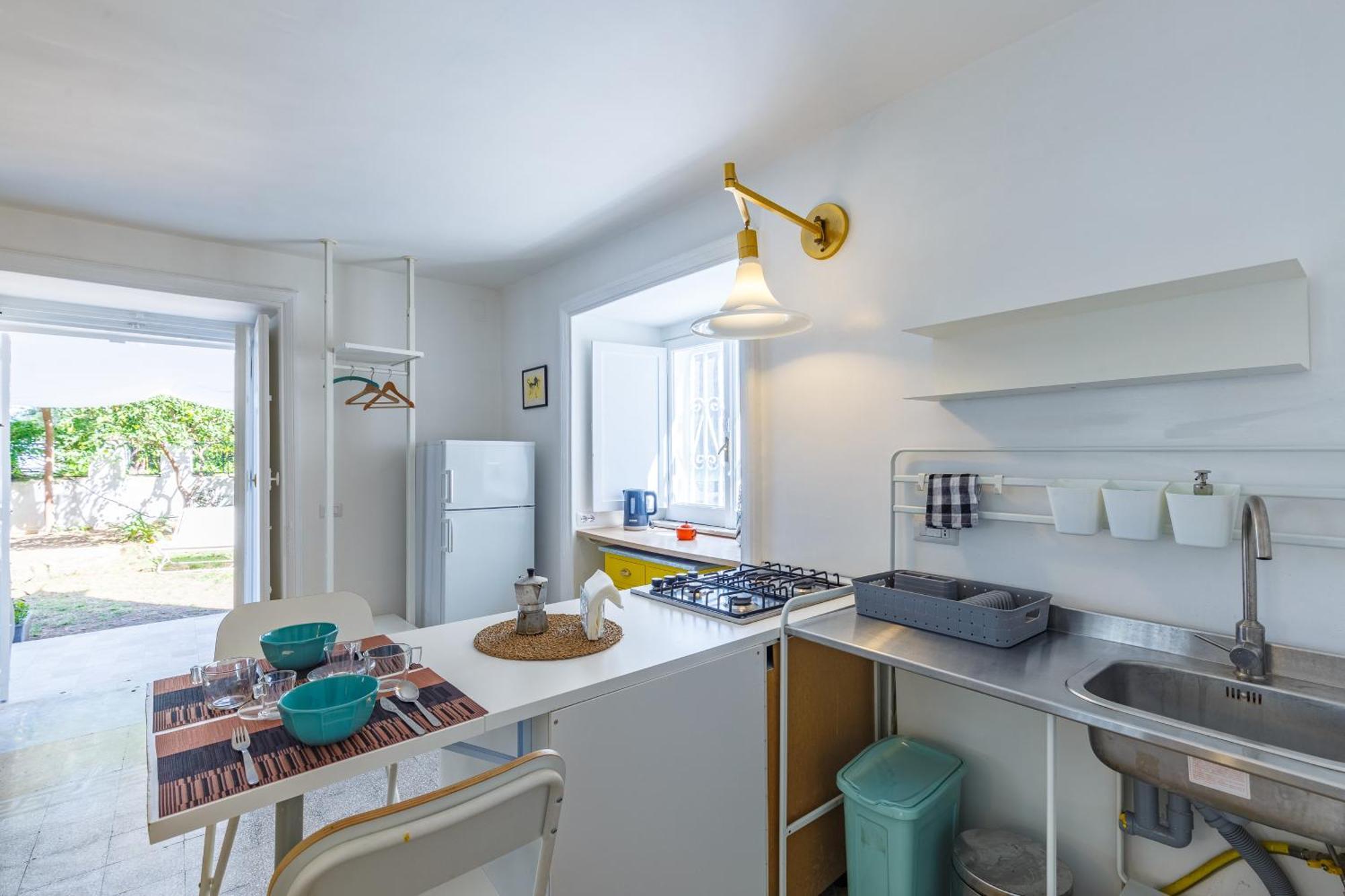 Romantic Place With Pines, Cats, Stunning View And Parking Naples