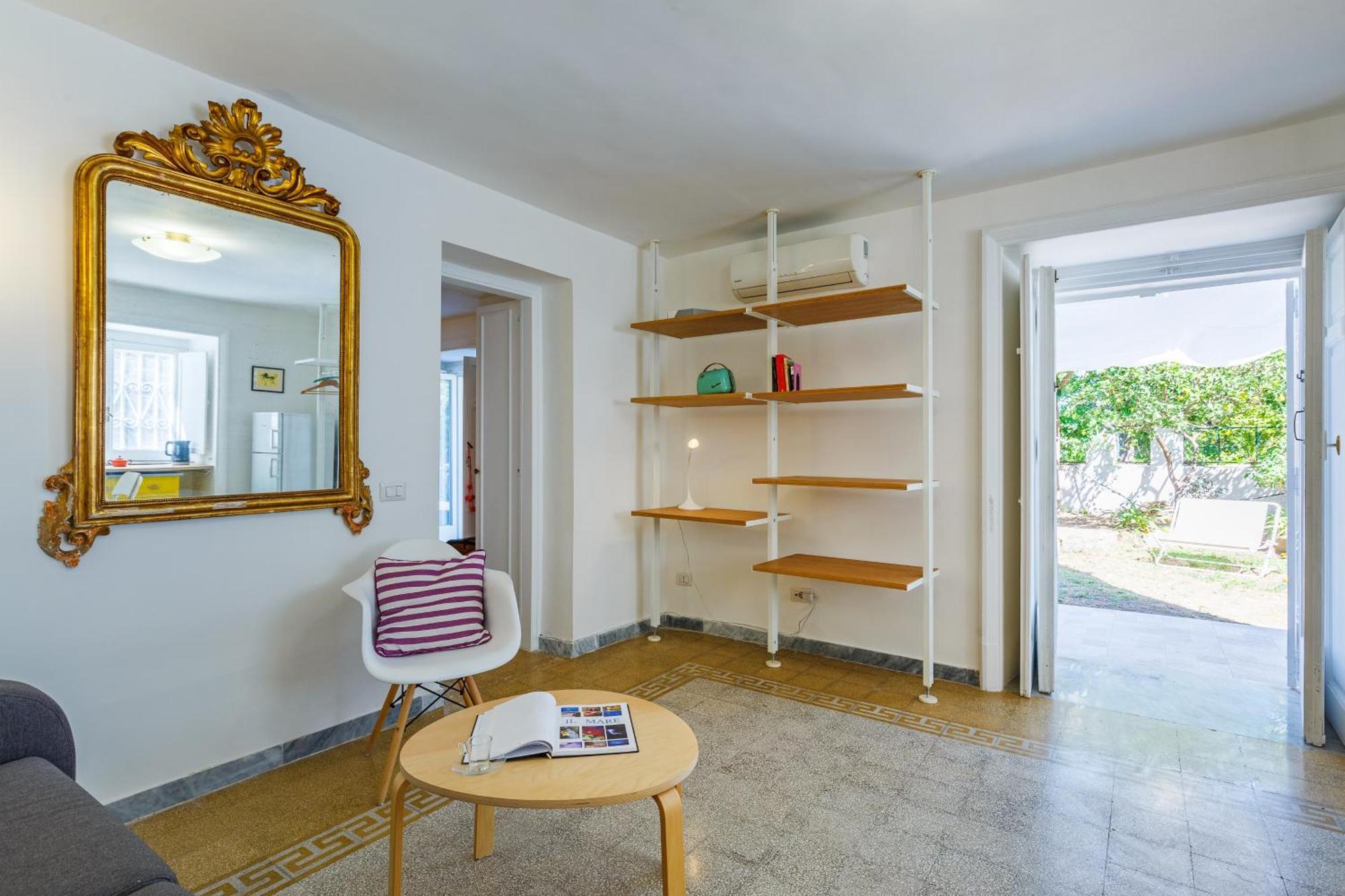 Romantic Place With Pines, Cats, Stunning View And Parking Apartment *