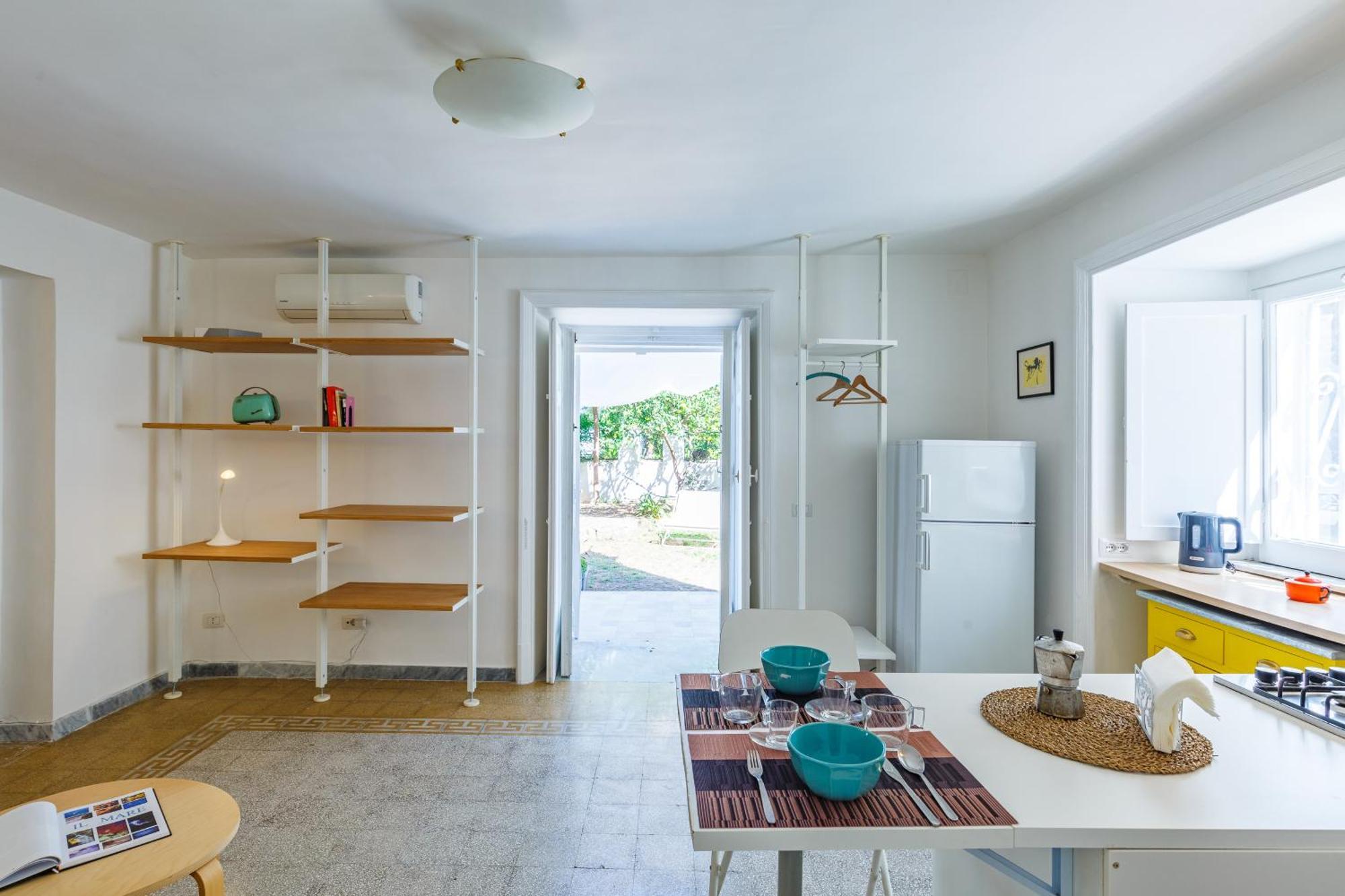 Apartment Romantic Place With Pines, Cats, Stunning View And Parking