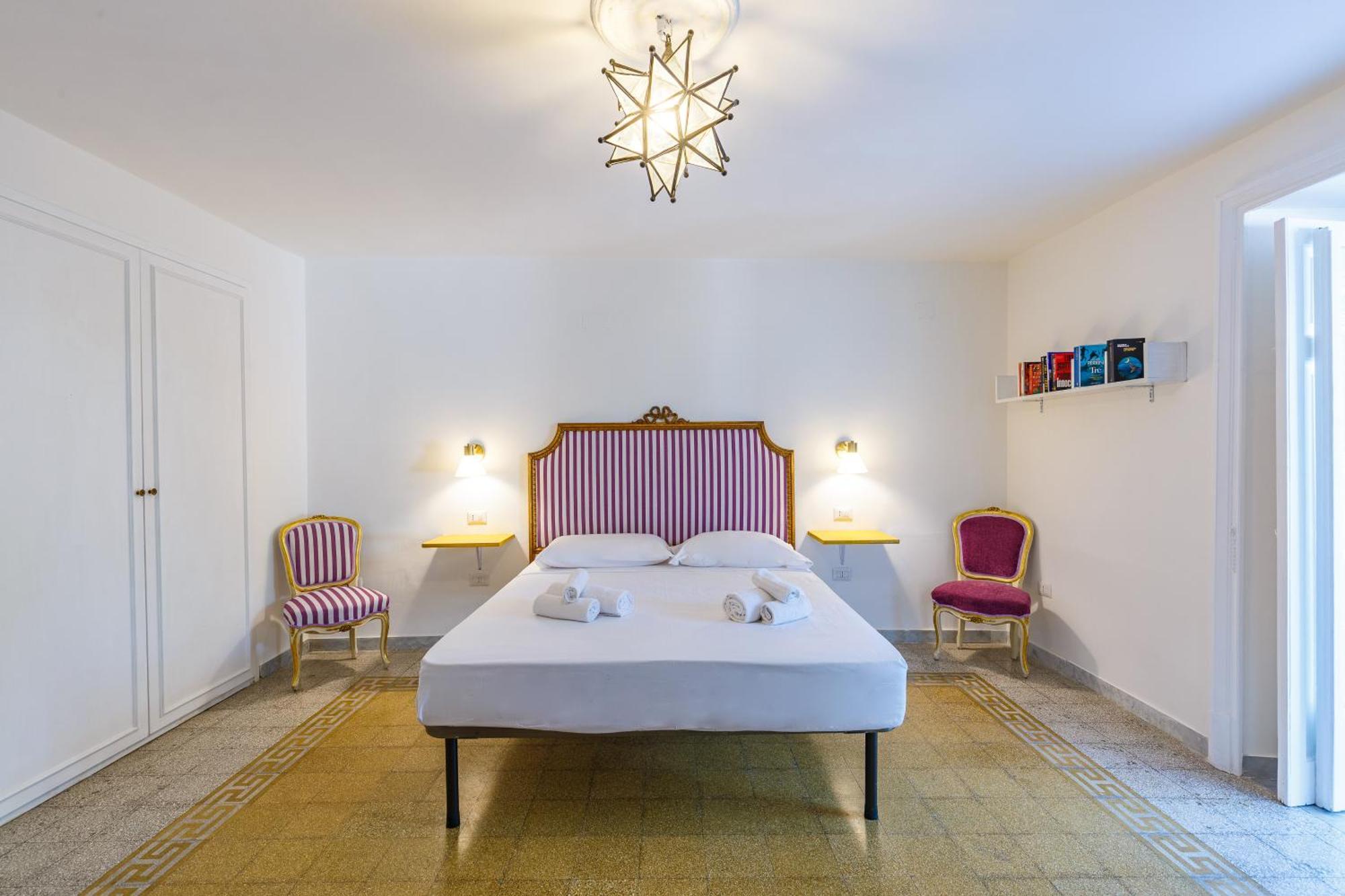 Romantic Place With Pines, Cats, Stunning View And Parking Apartment