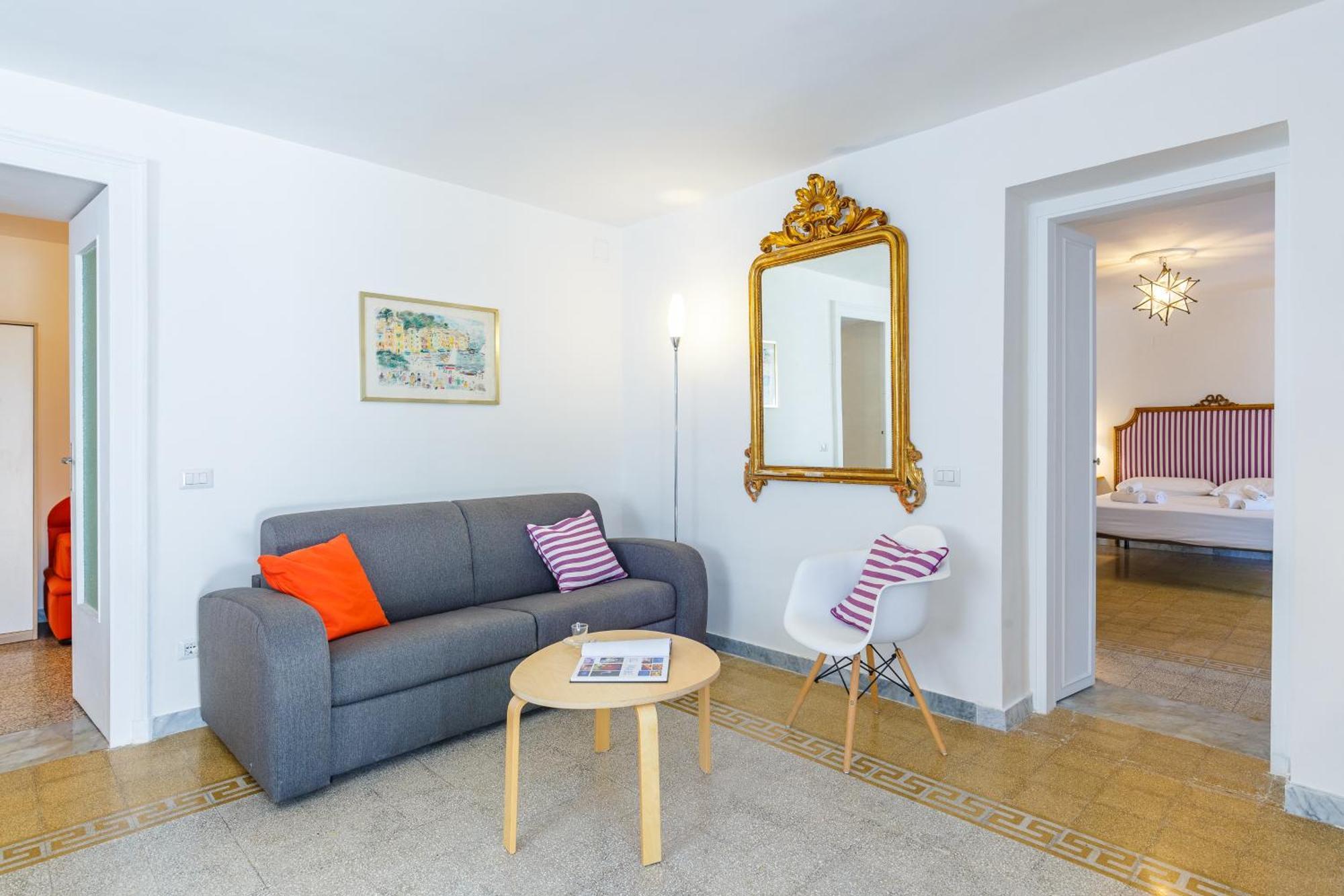 Apartment Romantic Place With Pines, Cats, Stunning View And Parking *