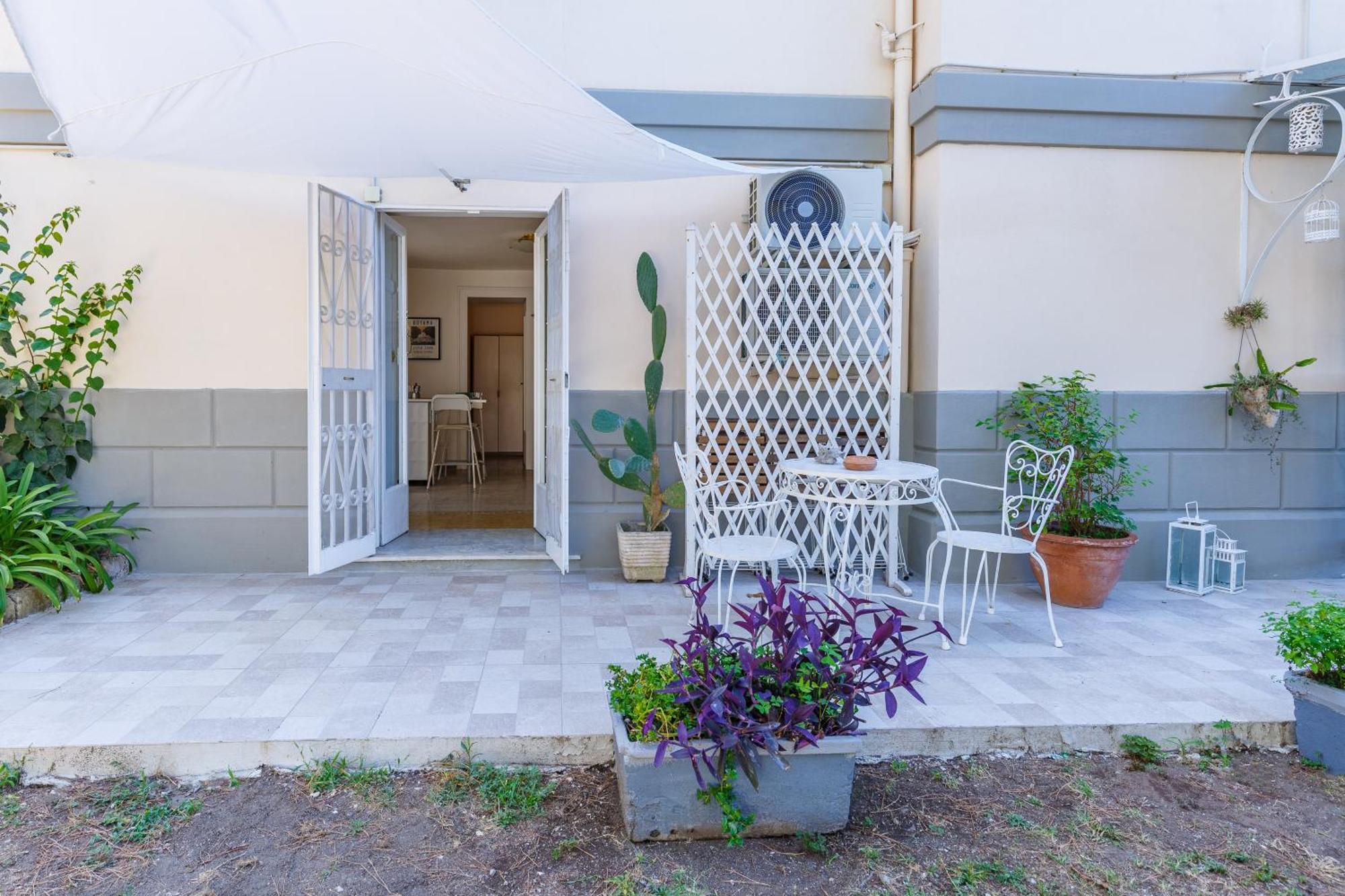 Romantic Place With Pines, Cats, Stunning View And Parking Apartment Naples