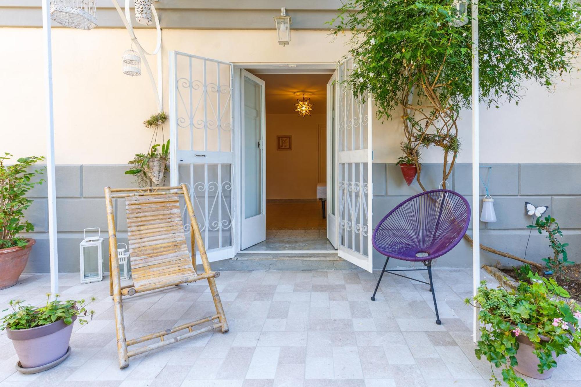 Romantic Place With Pines, Cats, Stunning View And Parking Apartment *