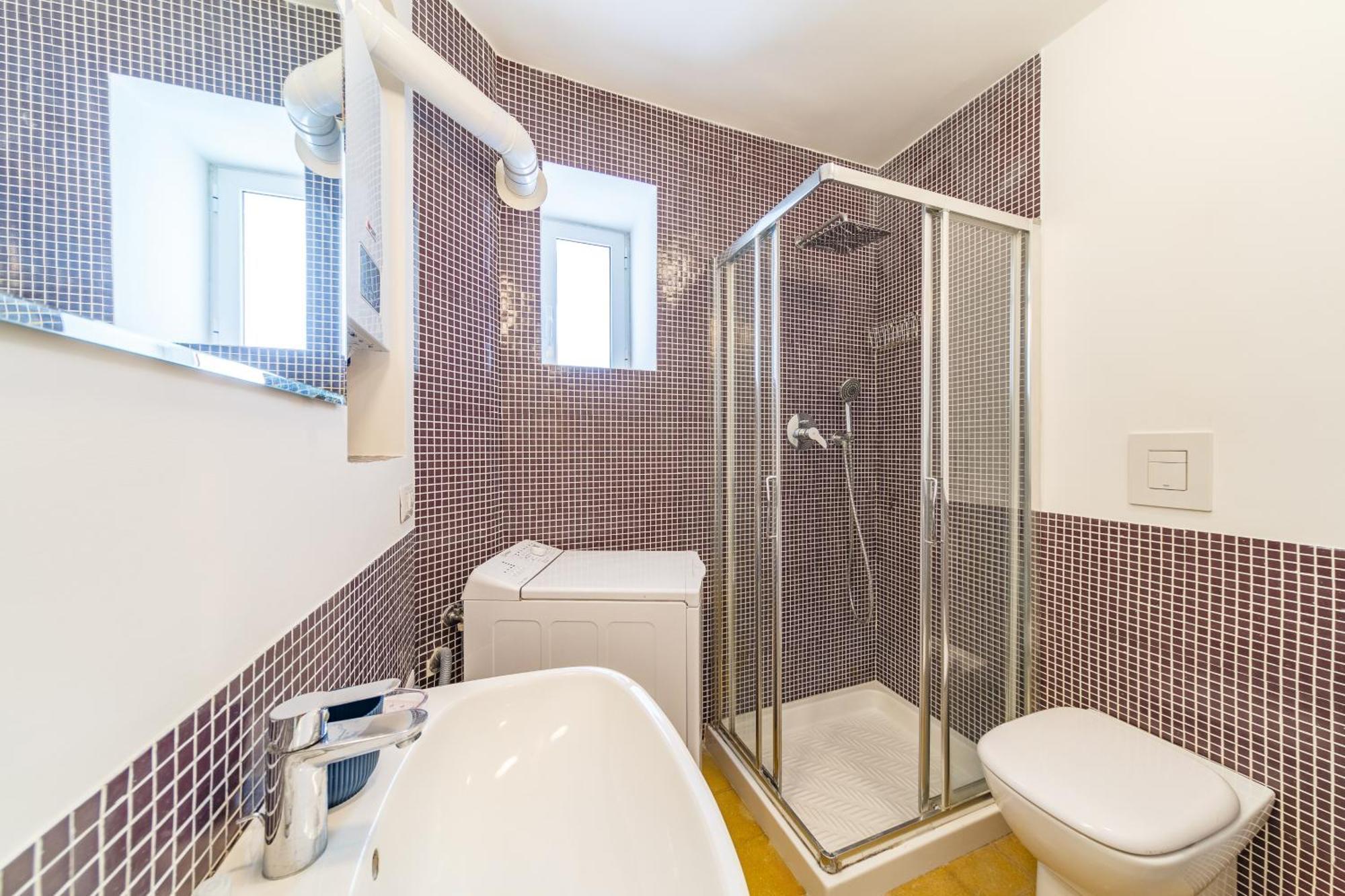 Romantic Place With Pines, Cats, Stunning View And Parking Apartment