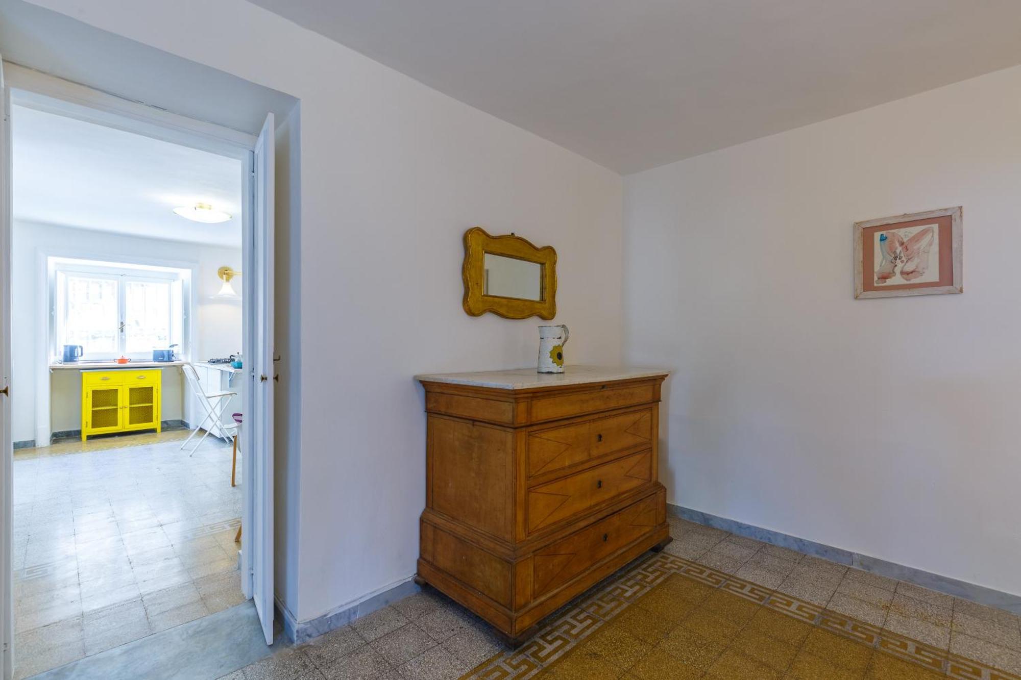 Apartment Romantic Place With Pines, Cats, Stunning View And Parking *